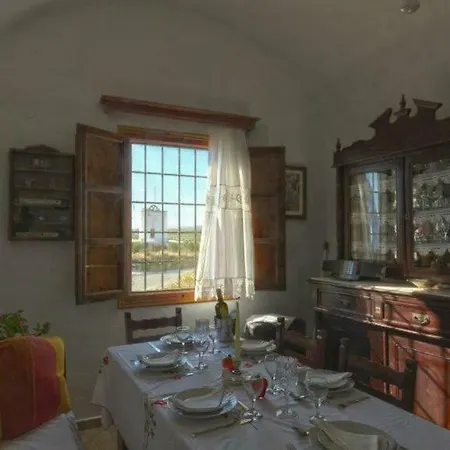 Vila Stunning Windmill House